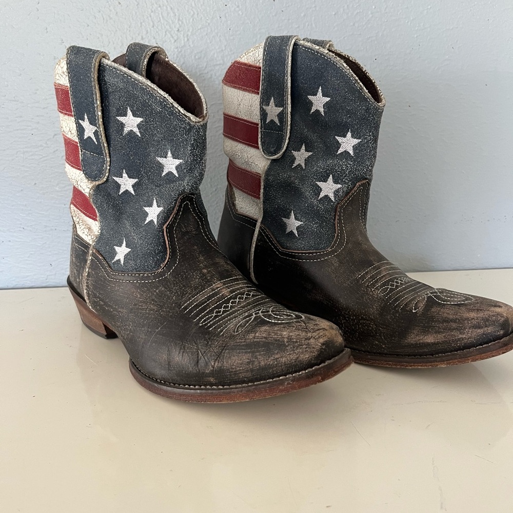 Patriotic Cowboy Boots with Stars and Stripes